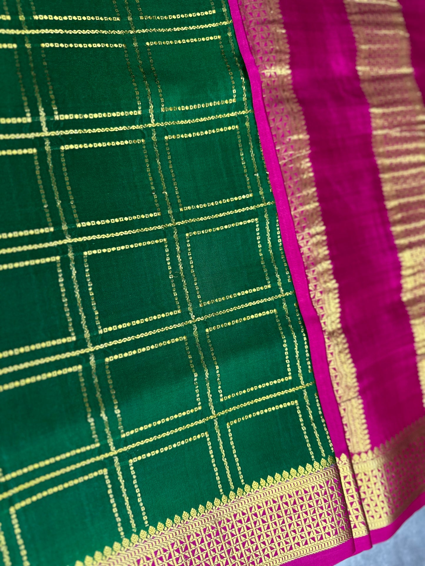 3Line Green-pink box crepe saree