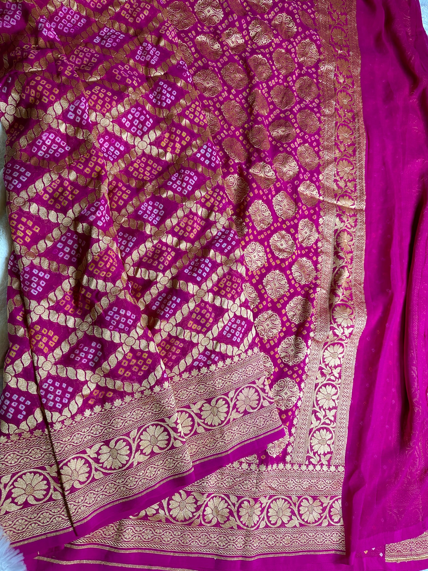 RANI PINK SHADED GEORGETTE WITH A BANDHINI PRINT