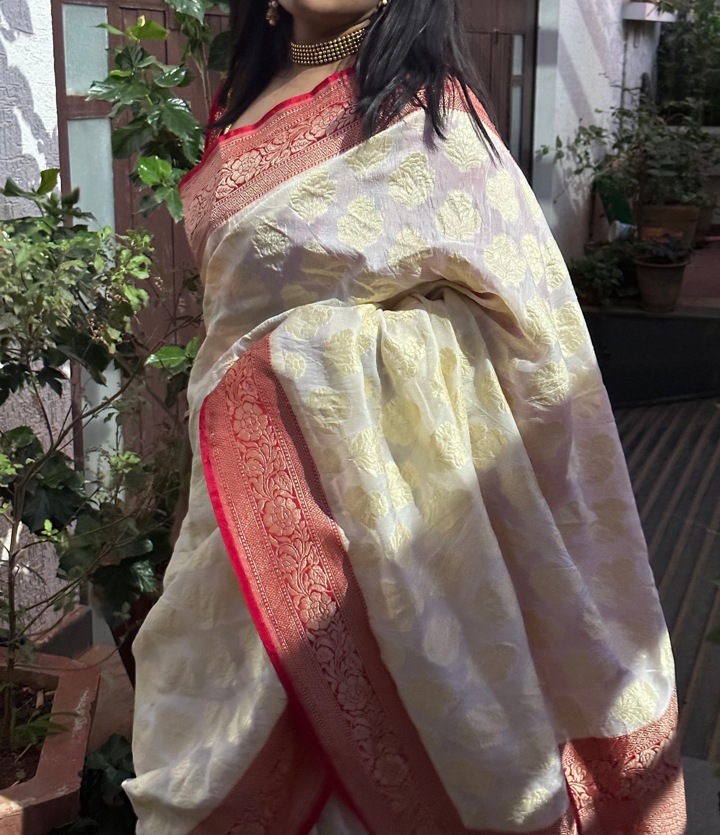 OFF WHITE -RED BUTTA ART KHADDI GEORGETTE