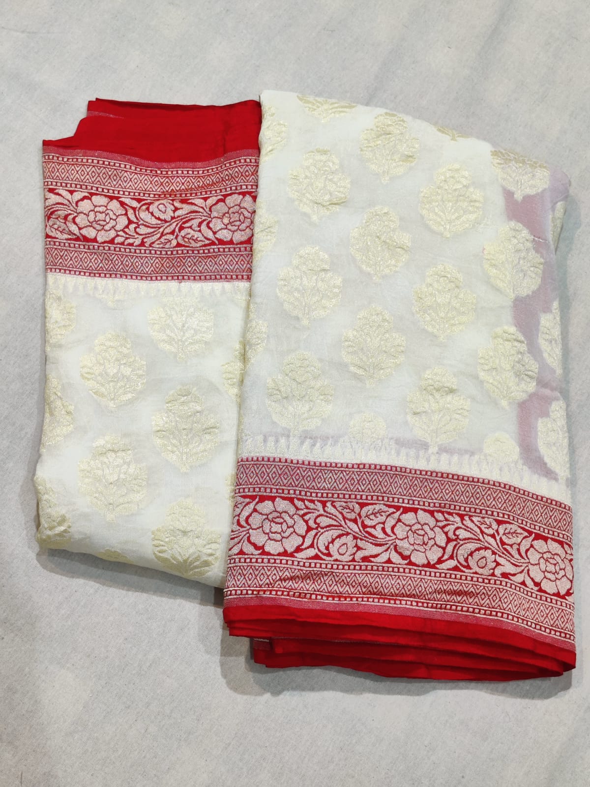 OFF WHITE -RED BUTTA ART KHADDI GEORGETTE